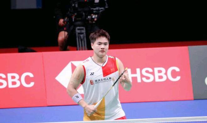 一脚看似 一脚看似